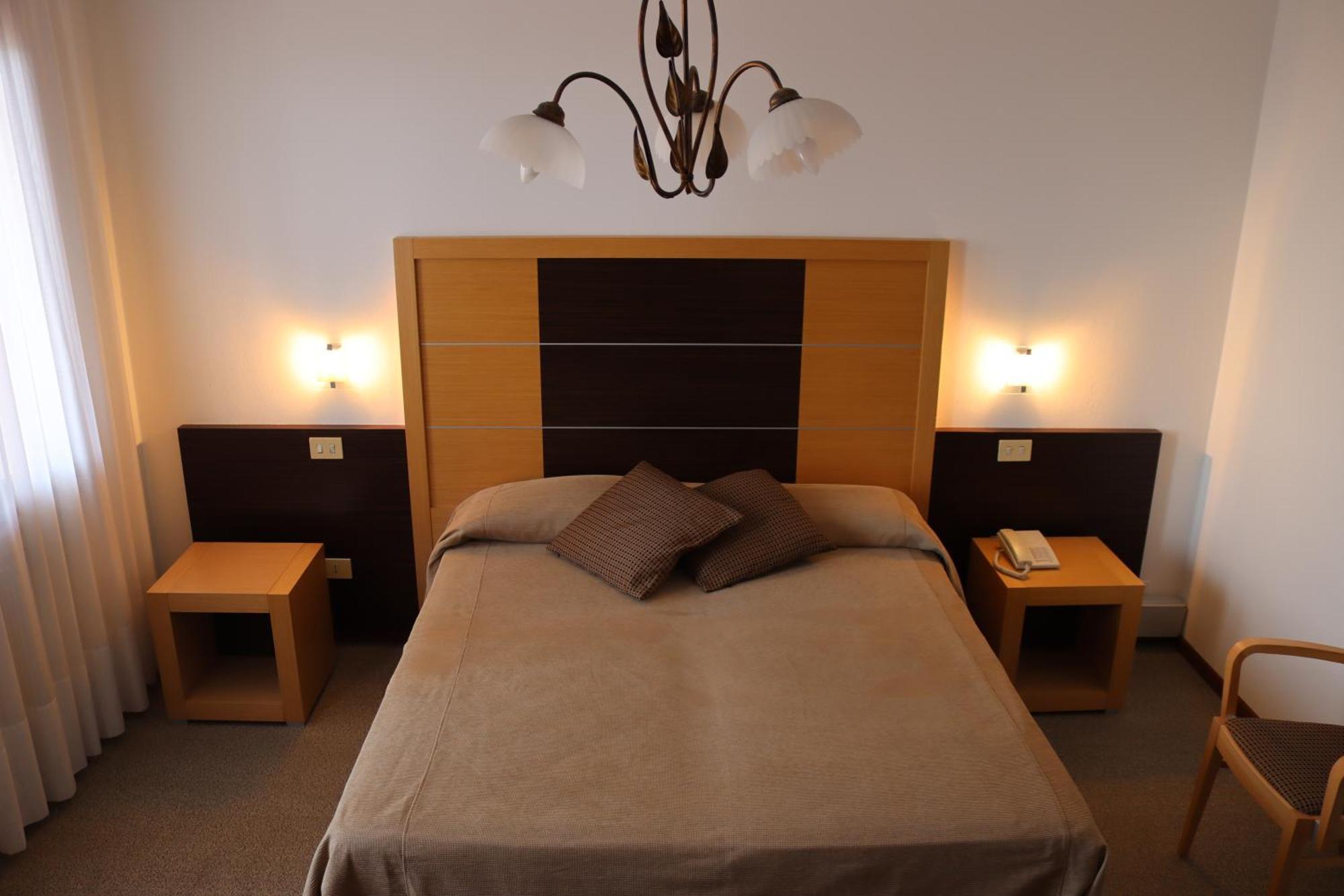 Albergo Alla Pineta Montebelluna Bagian luar foto
