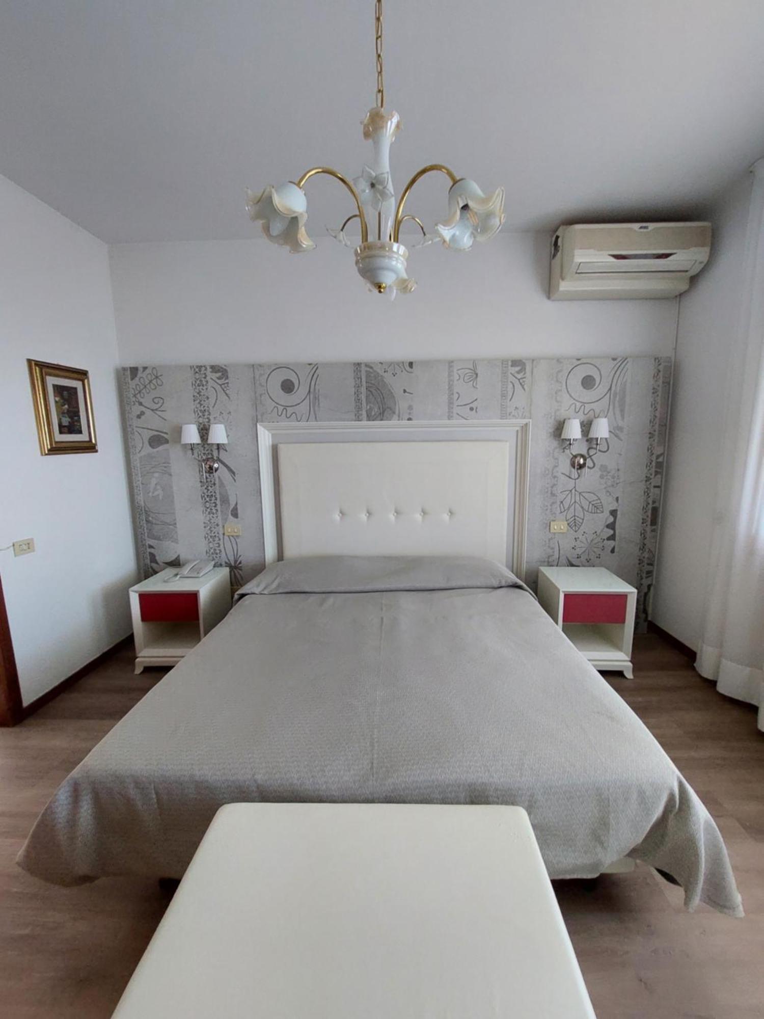 Albergo Alla Pineta Montebelluna Bagian luar foto